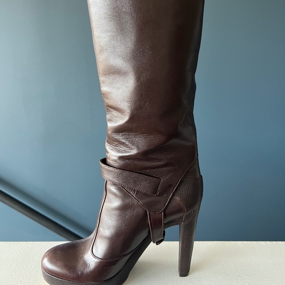 Brown Boot - Picture 1 of 6